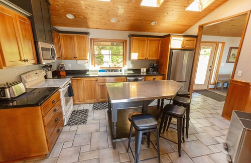 Gold Beach House | Byrdies Beach House at Crook Point