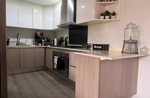 Tumba Vieja House | Céntrica casa con bbq, piscina y seguridad 24/7nn