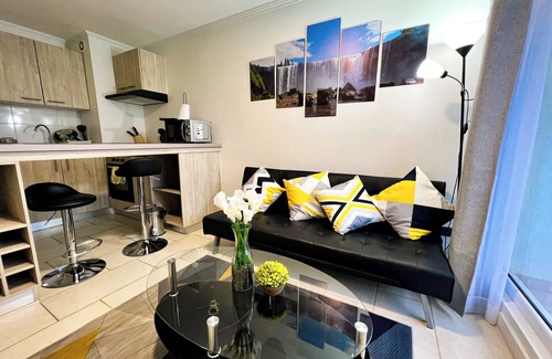 Los Angeles Apartment | Cómodo Departamento con Piscina en Los Angeles