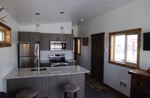 Riverton Cabin | C1: Modern cabin on Wind River on working cattle ranch