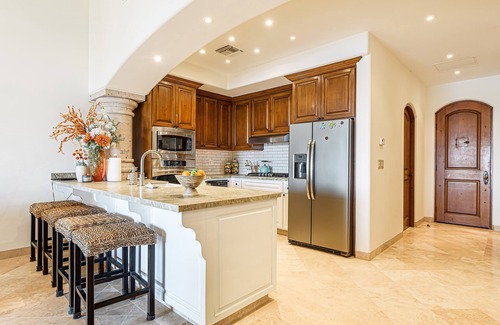 Buzzards Condo | C301 Oceanview Penthouse with infinity pool and jacuzzi