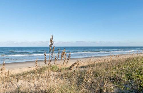 Carova Beach House | C9289 Sun King II - Oceanfront, Elevator, 4x4 Area, Pool, Hot Tub, Pets OK!