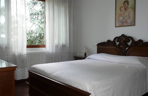 Mogliano Veneto Apartment | CA '3 ARCHI Classic Suite: Lovely for relaxing 20 minutes away from Venice!