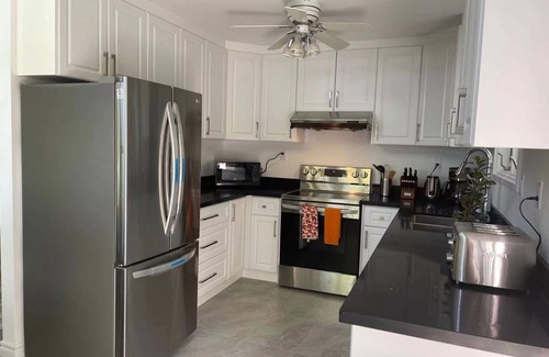 Leeds and the Thousand Islands Cottage | Serenity Awaits you at Grippen Lakehouse (Lakefront)