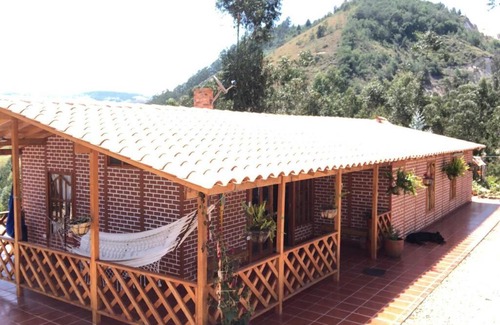 Iza House | CABAÑA BUENAVISTA es un lugar para descansar.