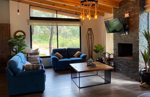 Mazamitla Cabin | ¡cabaña de Lujo con Jacuzzi! Terraza con Vista al Bosque, Ideal Para Familias