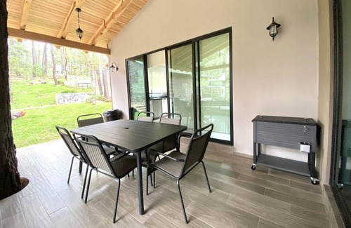 Mazamitla Cabin | ¡cabaña de Lujo con Jacuzzi! Terraza con Vista al Bosque, Ideal Para Familias