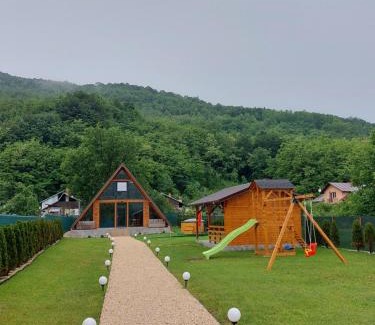 Varbilau Ski Chalet | Cabana A-frame Nis