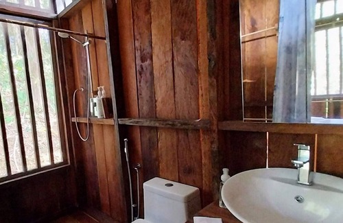 Colon Resort | Cabana AGUACATE - Includes All Meals/Open Bar/Boat Transport, Cabana "DOS" en Resort Todo Incluido e