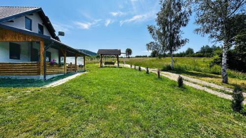 Poiana Marului House | Cabana cu ciubăr din Larguta