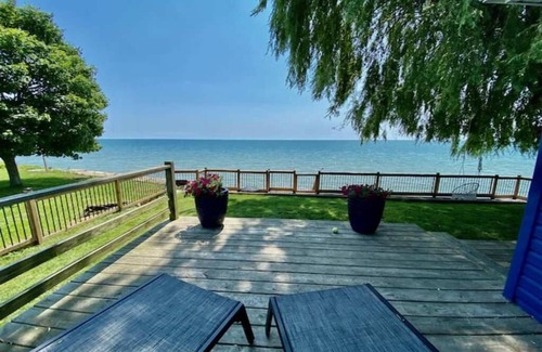 Hamilton Cottage | Cabana Lake House - welcome to our pet friendly paradise on the lake!
