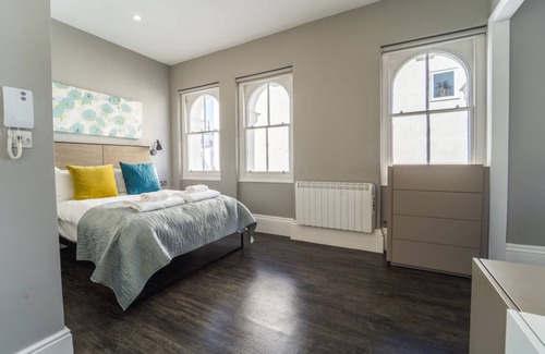 Plymouth Cottage | Cabin ∙ 1 bedroom ∙ 4 guests