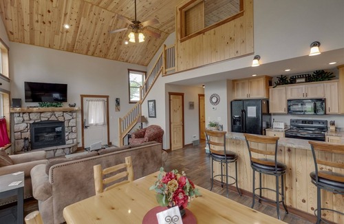 Walker Cabin | Cabin 107 - Pet Friendly/Closed Loft/Modern, Clean, Comfortable