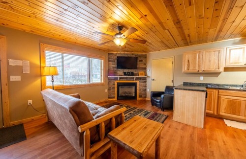 Isle Hotel | Cabin 11 is a 1-bedroom with WiFi ground floor patio overlooking Mille Lacs Lake