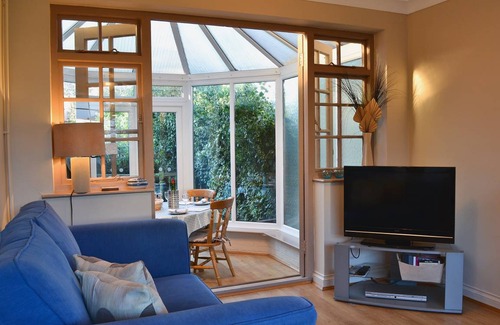 Winterton-on-Sea Cottage | Cabin ∙ 2 bedrooms ∙ 4 guests