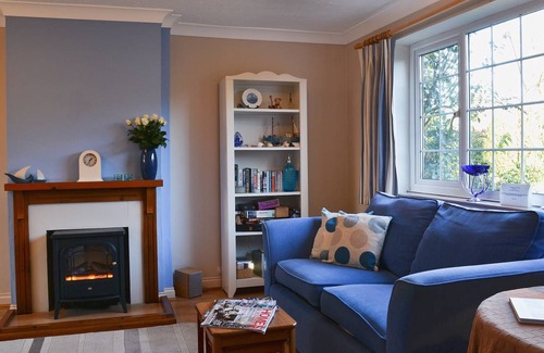 Winterton-on-Sea Cottage | Cabin ∙ 2 bedrooms ∙ 4 guests