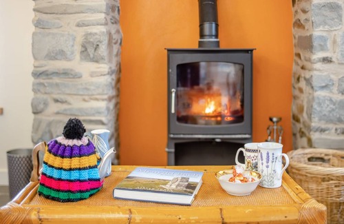 Llanddewi Brefi Cottage | Cabin ∙ 2 bedrooms ∙ 4 guests
