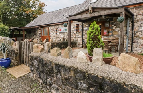 Margam Cottage | Cabin ∙ 2 bedrooms ∙ 4 guests