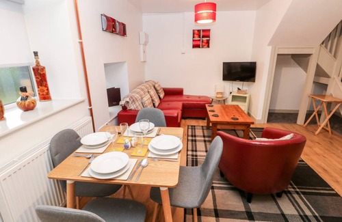 Margam Cottage | Cabin ∙ 2 bedrooms ∙ 4 guests
