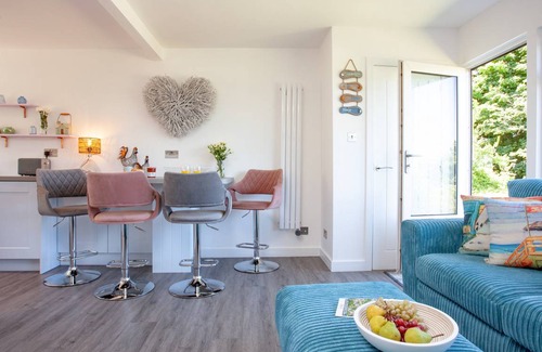 Dartmouth Cottage | Cabin ∙ 2 bedrooms ∙ 5 guests
