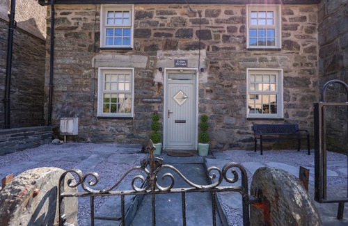 Rhiwbryfdir Cottage | Cabin ∙ 2 bedrooms ∙ 4 guests
