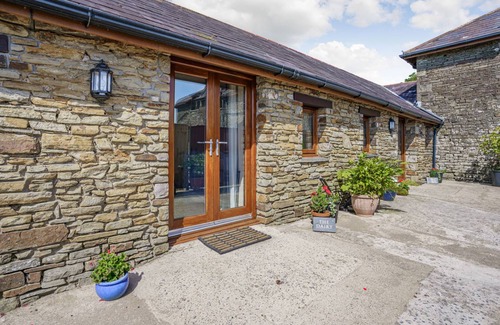 Llanrhidian Higher Cottage | Cabin ∙ 2 bedrooms ∙ 4 guests