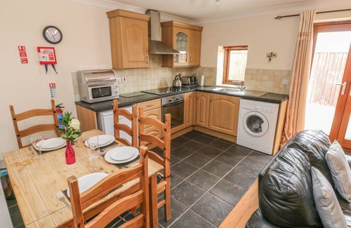 Llanrhidian Higher Cottage | Cabin ∙ 2 bedrooms ∙ 4 guests