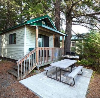 Haines House | Cabin 2 Lynn View Lodge