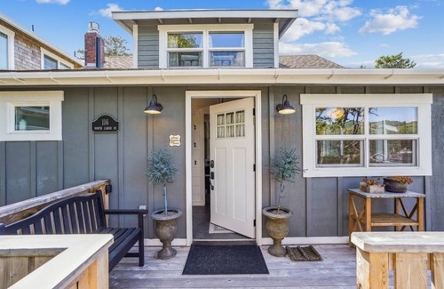 Downtown Cannon Beach Cabin | Cabin ∙ 3 bedrooms ∙ 8 guests
