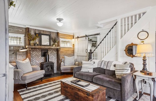 Downtown Cannon Beach Cabin | Cabin ∙ 3 bedrooms ∙ 8 guests