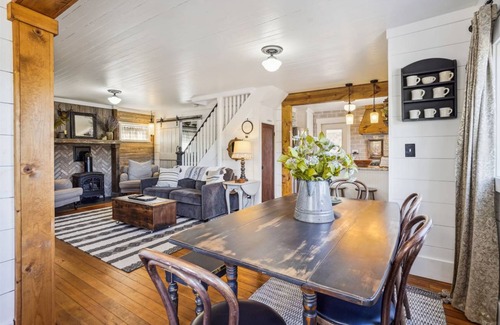 Downtown Cannon Beach Cabin | Cabin ∙ 3 bedrooms ∙ 8 guests