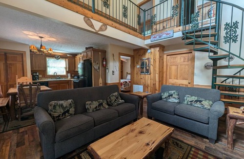 Pigeon Forge Cabin | Cabin ∙ 3 bedrooms ∙ 8 guests