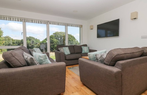 Carnon Downs Cottage | Cabin ∙ 3 bedrooms ∙ 6 guests