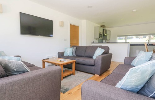 Carnon Downs Cottage | Cabin ∙ 3 bedrooms ∙ 6 guests