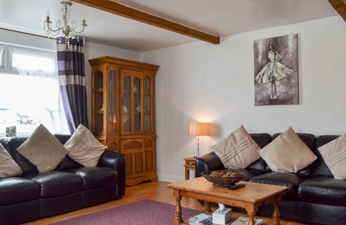 Aldbrough Cottage | Cabin ∙ 3 bedrooms ∙ 5 guests