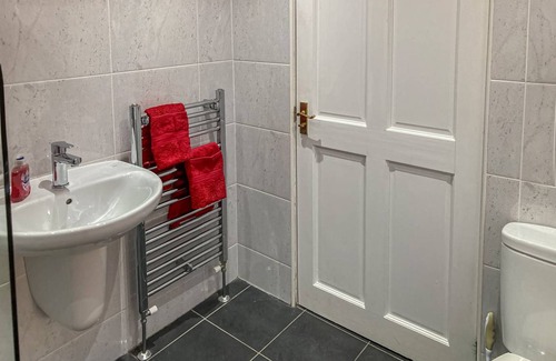 Kirkcaldy Cottage | Cabin ∙ 3 bedrooms ∙ 5 guests