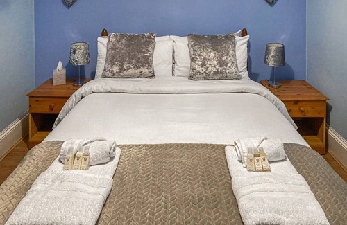 Kirkcaldy Cottage | Cabin ∙ 3 bedrooms ∙ 5 guests
