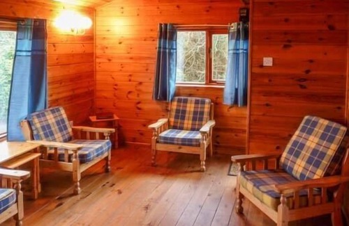 Ardue Cabin | CABIN 3, pet friendly, with a garden in Ballyconnell, County Cavan