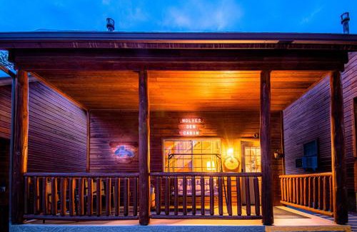 Christopher Creek Resort | Cabin #4 The Wolves Den - Pet Friendly- Sleeps 6 - Playground & Game Room