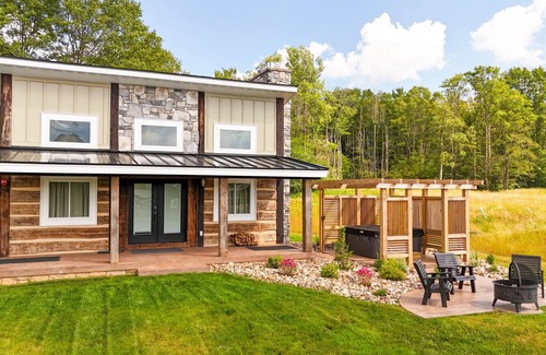 Timberline Cabin | Cabin 4 Two Bed Modern Luxury w Hot Tub