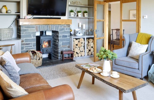 Llansadwrn Cottage | Cabin ∙ 5 bedrooms ∙ 10 guests