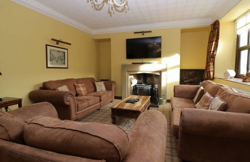 Ulverston Cottage | Cabin ∙ 6 bedrooms ∙ 12 guests