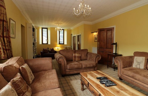 Ulverston Cottage | Cabin ∙ 6 bedrooms ∙ 12 guests