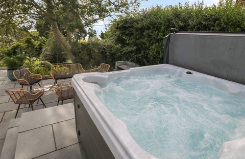 Llanbedrog Cottage | Cabin ∙ 6 bedrooms ∙ 12 guests