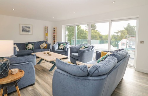Llanbedrog Cottage | Cabin ∙ 6 bedrooms ∙ 12 guests