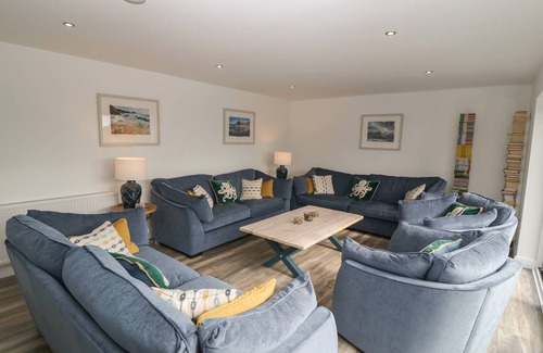 Llanbedrog Cottage | Cabin ∙ 6 bedrooms ∙ 12 guests