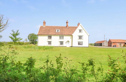 Sibton Cottage | Cabin ∙ 8 bedrooms ∙ 16 guests
