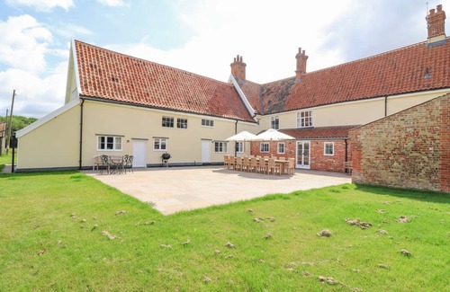 Sibton Cottage | Cabin ∙ 8 bedrooms ∙ 16 guests