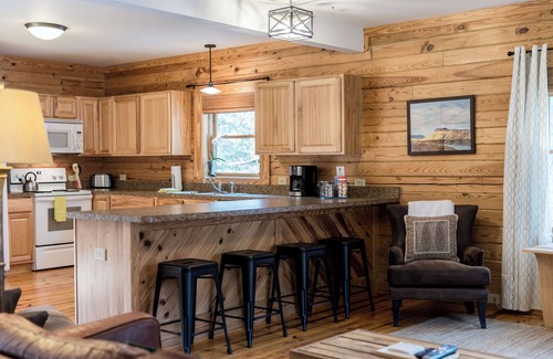 Lexington House | Cabin 82 - The Marshall - 6 bedrooms, sleeps 12, minutes from downtown Lexington