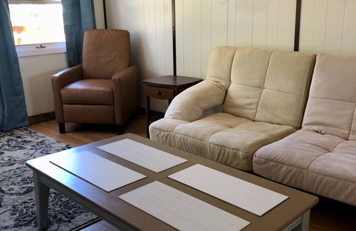 Hot Springs Cabin | Cabin by lake, pet friendly, quiet
